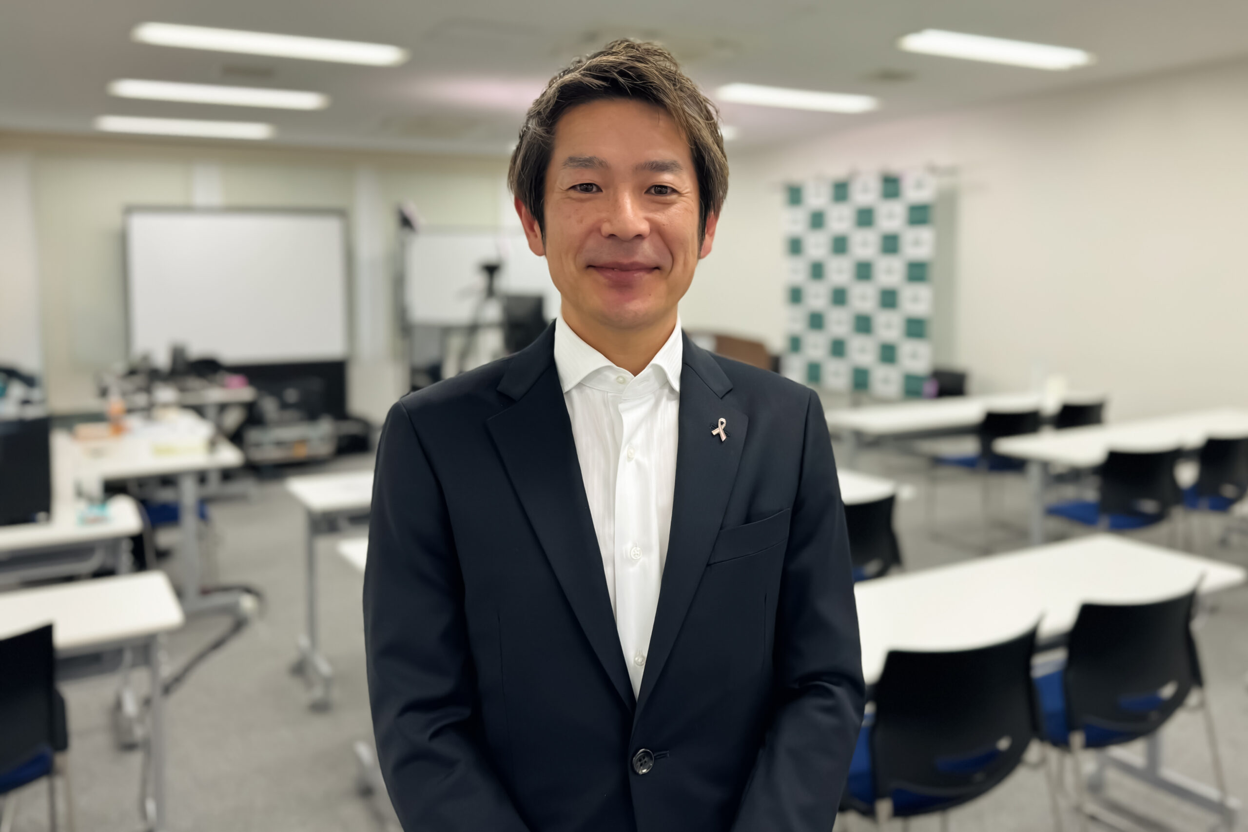 生命保険・保険営業に携わる皆さま向けウェビナー収録後のフリーアナウンサー清水健