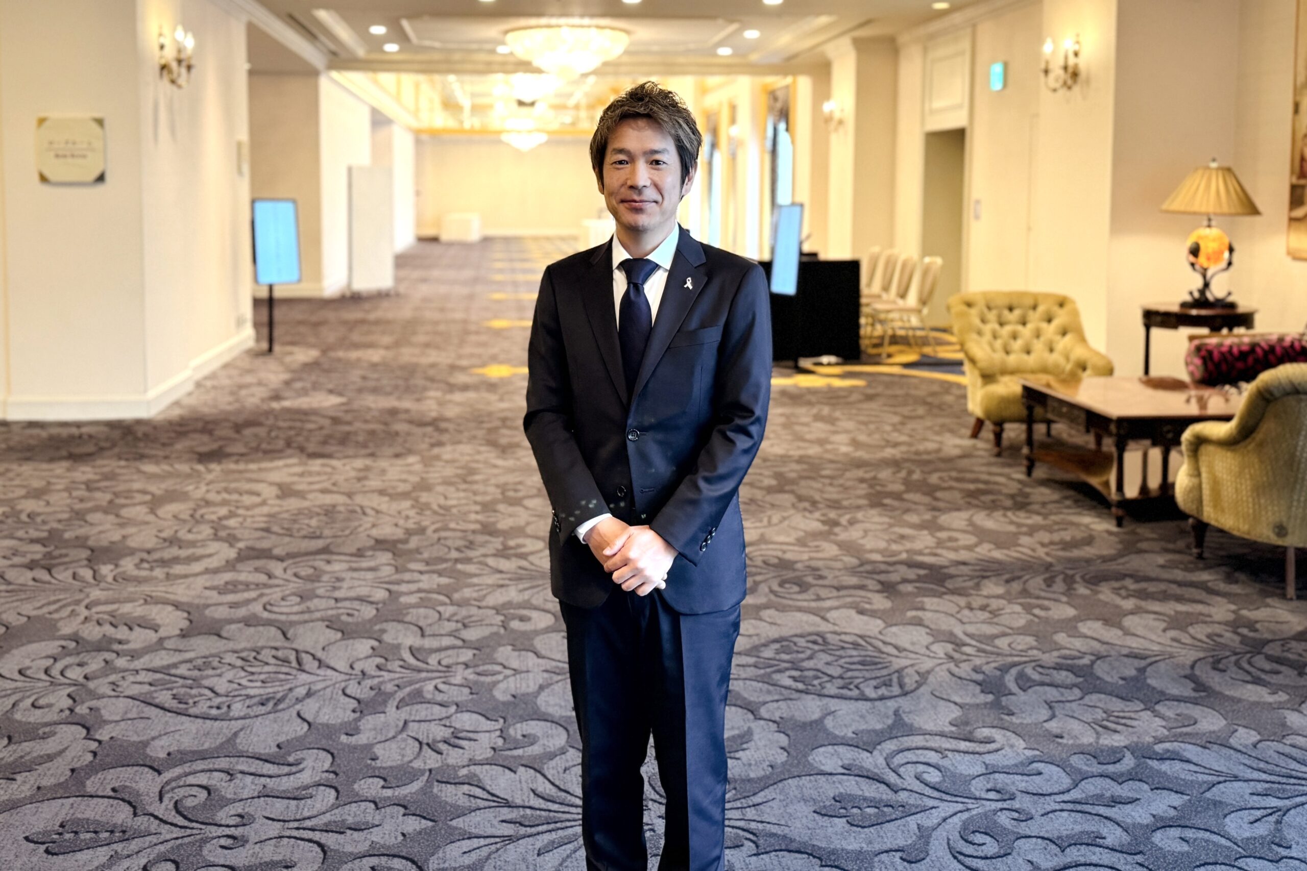 テントゥーワン税理士法人の合同会議懇親会で司会を務めたフリーアナウンサー清水健
