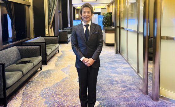 北海道・札幌で開催された企業創業80周年記念祝賀会で、ストーリーテラーを担当した清水健