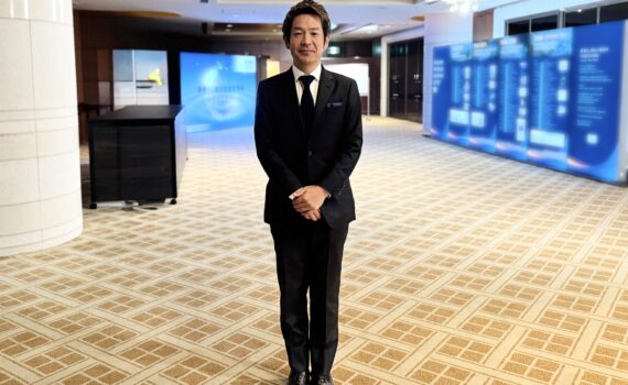 福岡・博多で開催された企業創業80周年記念祝賀会でストーリーテラーを務めた清水健