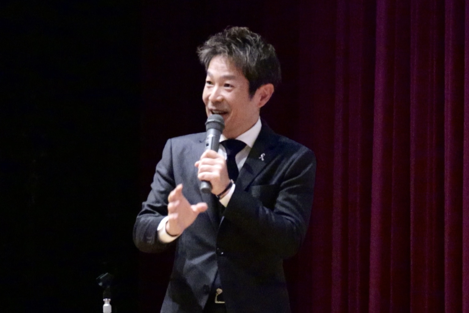 雲雀丘学園小学校で保護者に向けて語る清水健の講演会