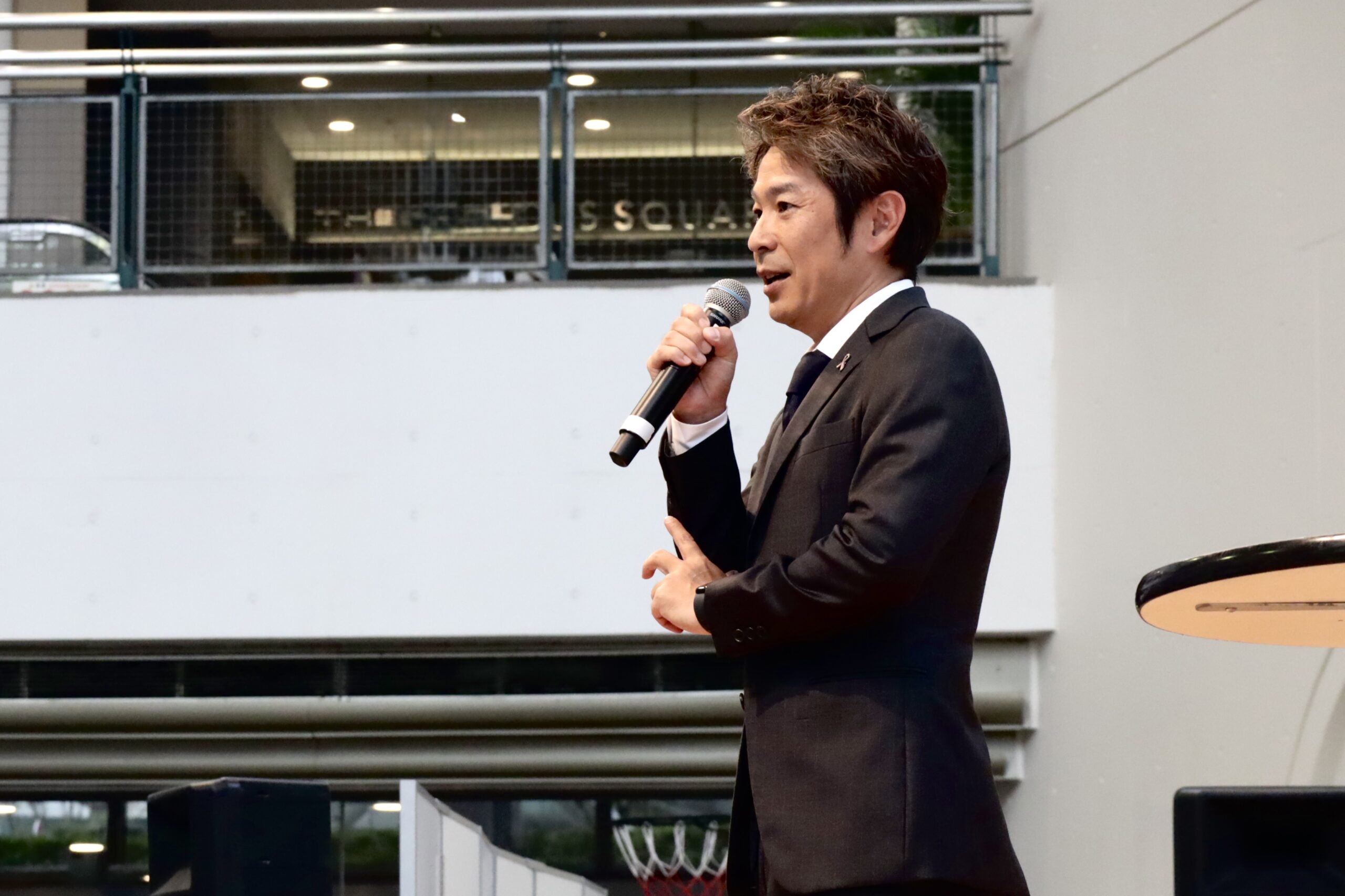 神戸で開催された健康イベントMy Health, My KOBEで話すフリーアナウンサー清水健